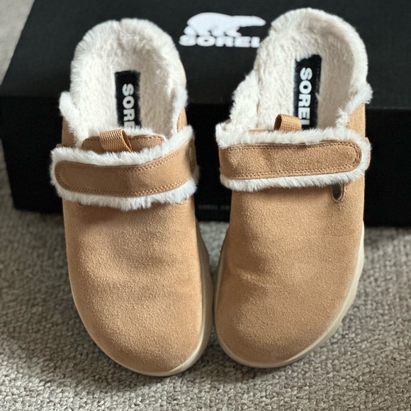 COPY - Sorel fuzzy clogs (women’s) - Picture 6 of 6